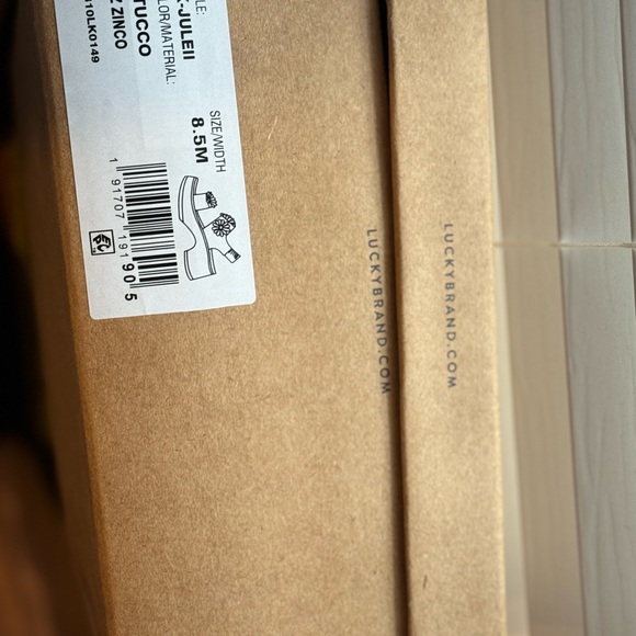 Lucky Brand Sandals in original box; Style LK-JULEII; Color-STUCCO - Picture 7 of 8